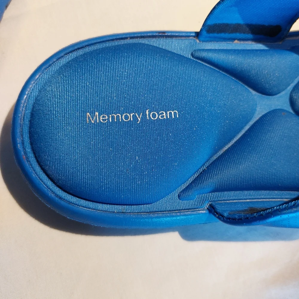 Bright Blue Flip Flops With Memory Foam Comfort Men's L Women's XL Unisex EUC